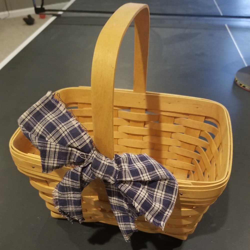 Longaberger 2002 Collectible Spring Basket - Signed